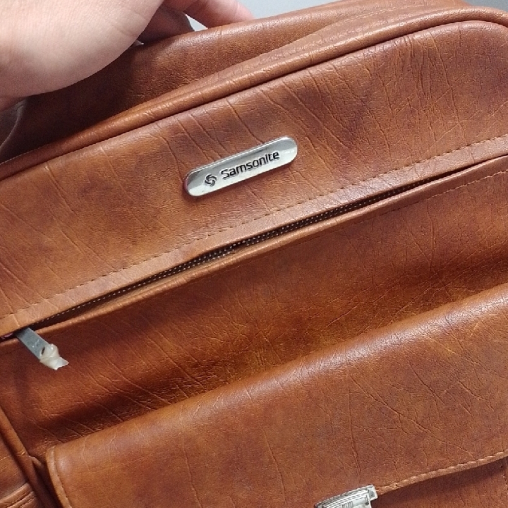 Samsonite Brown Messenger Bag with Adjustable Strap - Picture 12 of 14